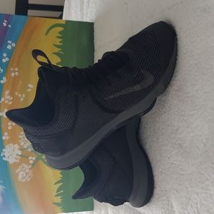 Nike LeBron Witness 4 Basketball Shoes